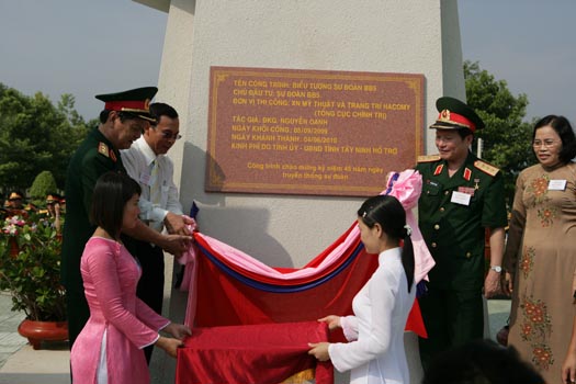 Khánh thành tượng đài Quân khu 7 - Xí Nghiệp Mỹ Thuật Và Trang Trí Hacomy